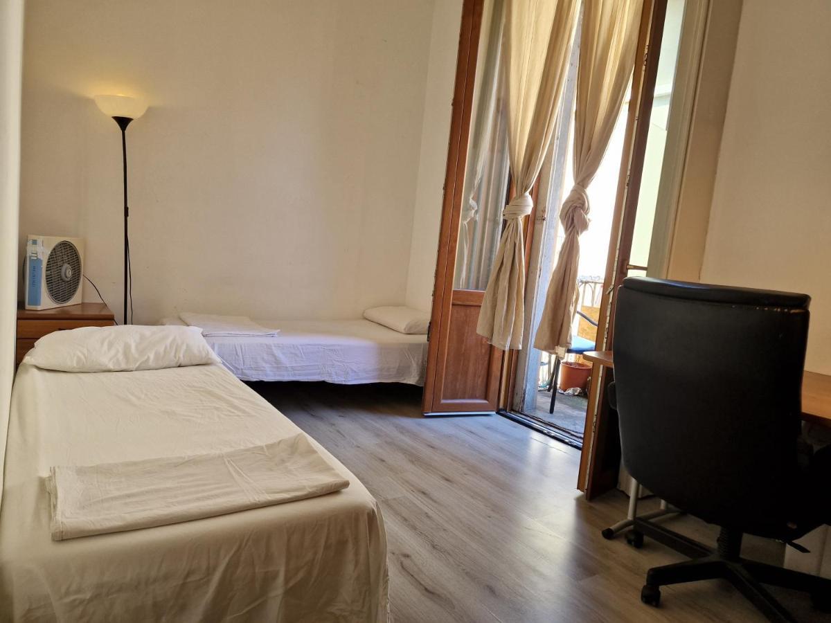 Private Room In A Quiet Apartment In The City Center Milão Exterior foto