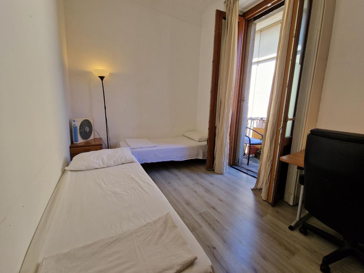 Private Room In A Quiet Apartment In The City Center Milão Exterior foto