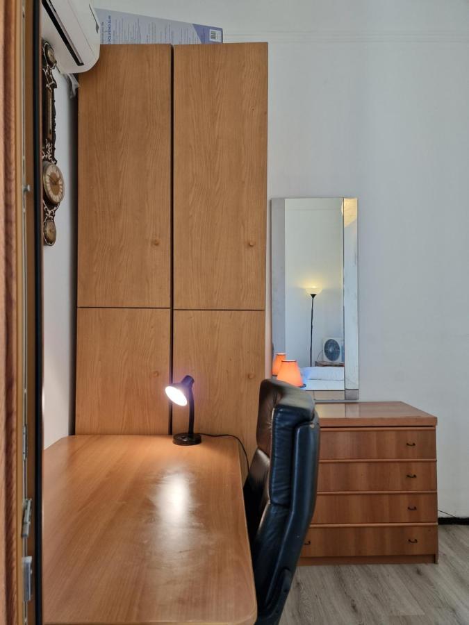 Private Room In A Quiet Apartment In The City Center Milão Exterior foto