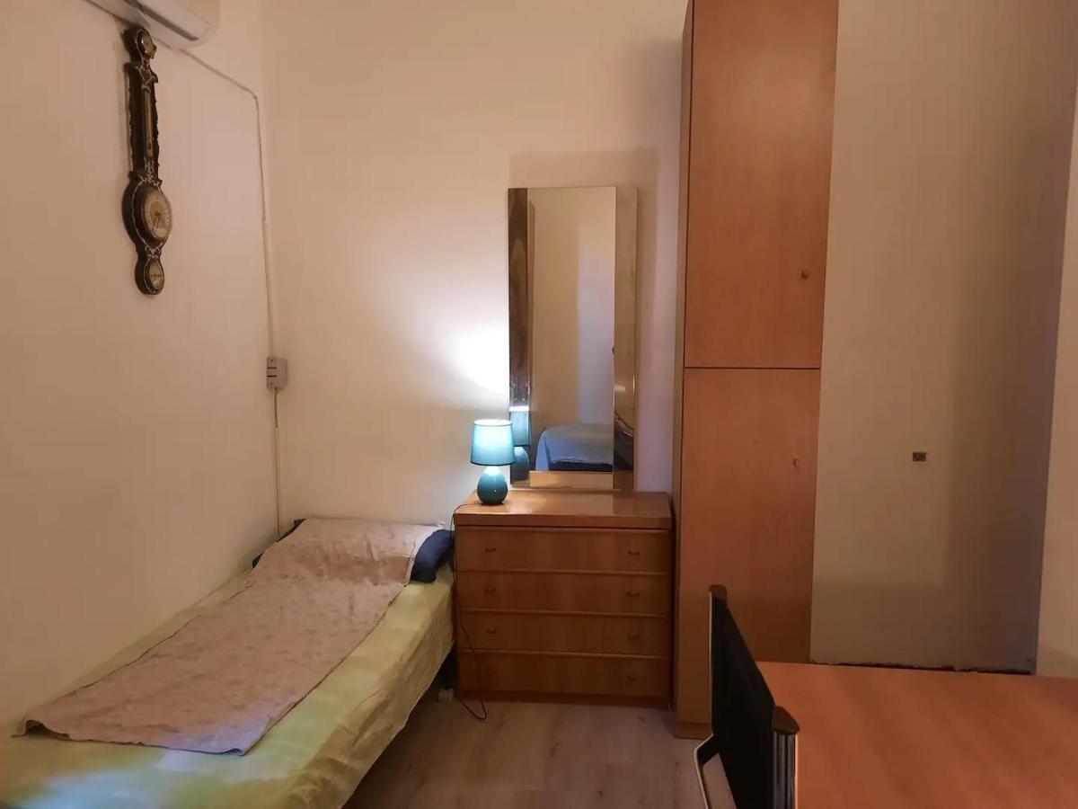 Private Room In A Quiet Apartment In The City Center Milão Exterior foto