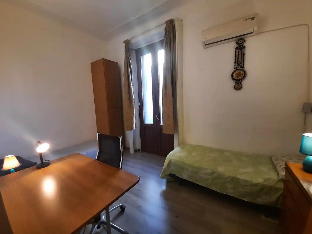 Private Room In A Quiet Apartment In The City Center Milão Exterior foto