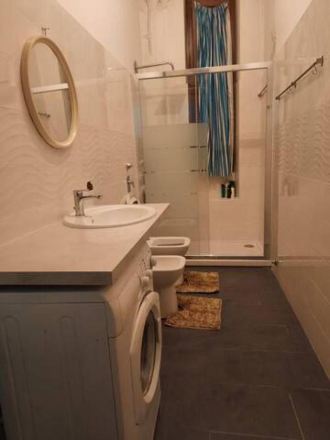 Private Room In A Quiet Apartment In The City Center Milão Exterior foto