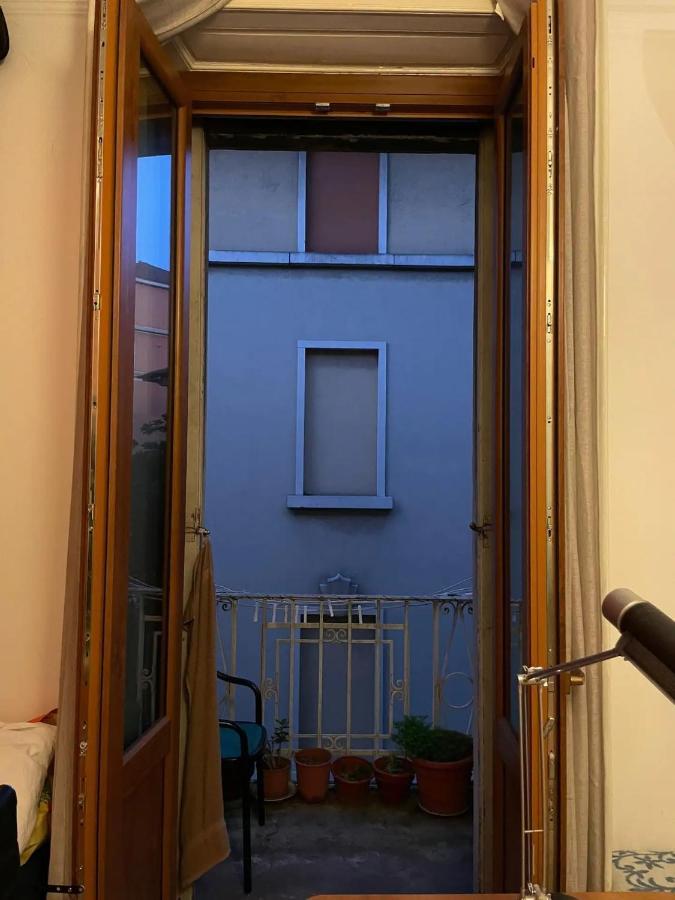Private Room In A Quiet Apartment In The City Center Milão Exterior foto